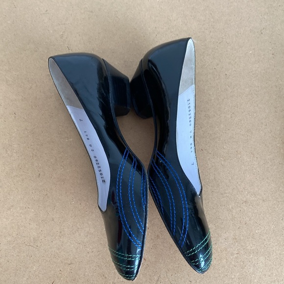 Bruno Magli Patent Leather Heels. 1.5” Heel. Black with embroidered detail. 7 - Picture 2 of 6